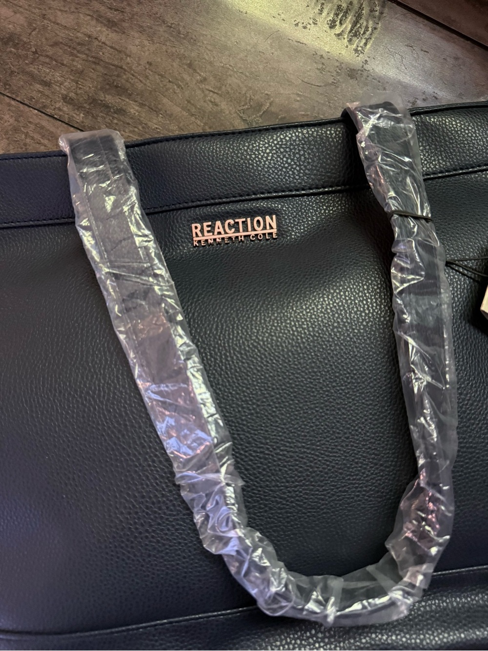 Kenneth Cole Reaction Computer Pebbled Tote - Picture 2 of 10